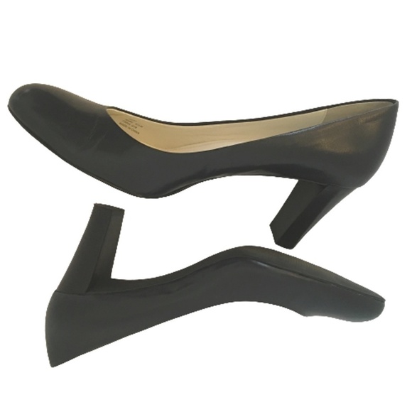 Calvin Klein Babe Leather Shoes Pumps Heels Dark Blue Classic EUC - Picture 4 of 11